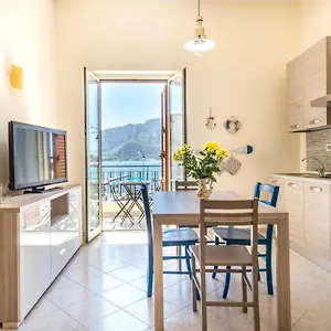 Casetta Vista Mare In Piazza A Mondello Appartamento Palermo